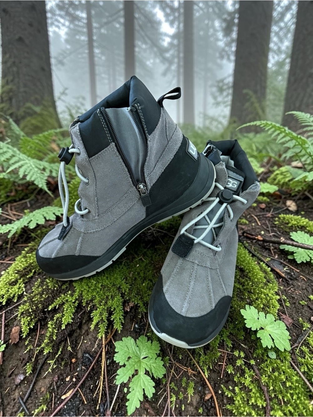 Title: UGG Kids Duck Boots Waterproof Thinsulate 200g Big Kids 6 = Womens 7.5